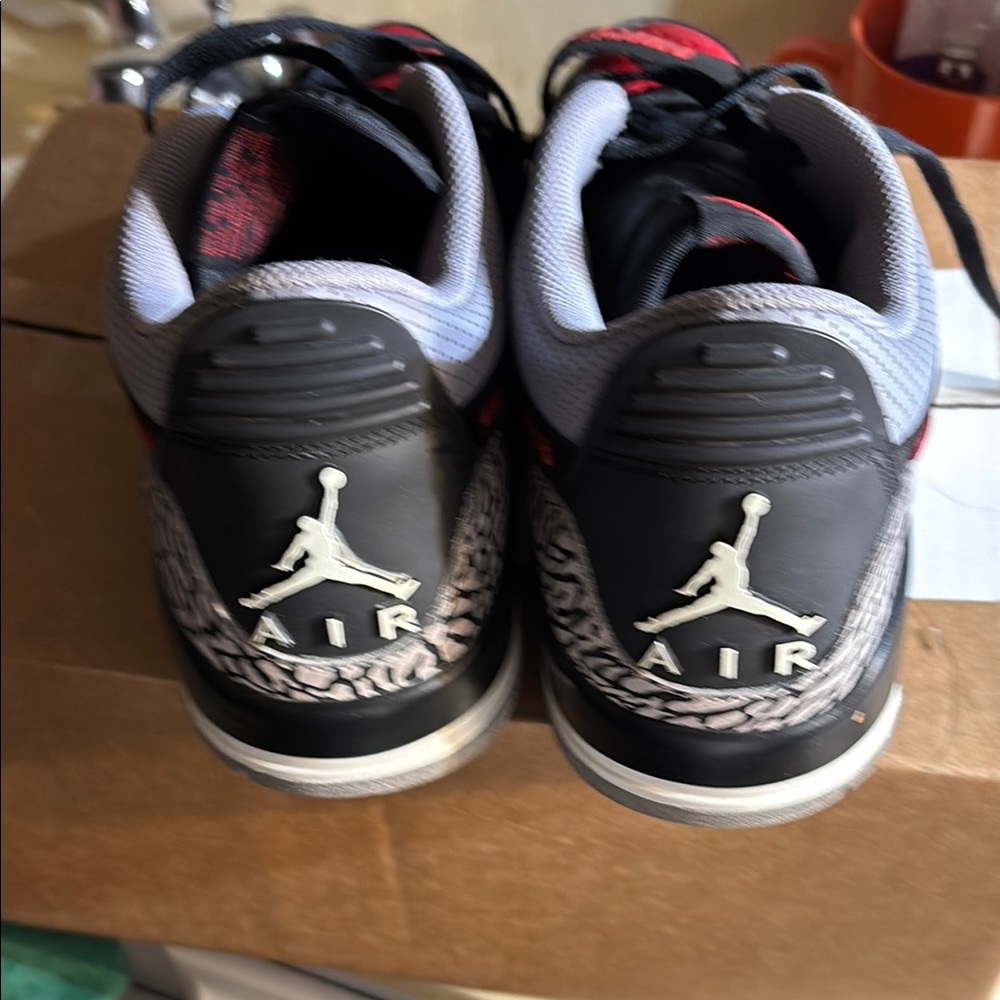 Nike Jordan legacy CD7069-006mens shoes Red and Black Sneakers - Picture 3 of 6